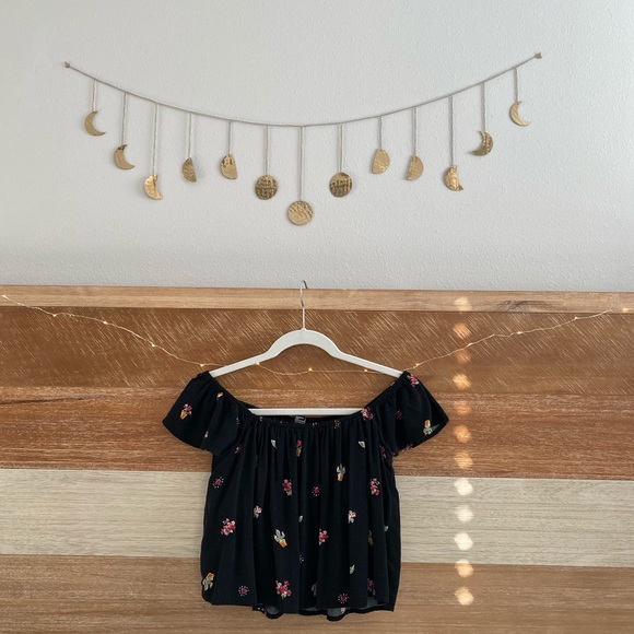 Forever 21 Tops - forever 21 succulent patterned crop top